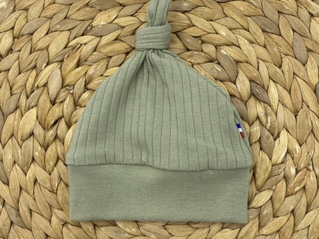 bonnet evolutif avec noeud olive Les Mômes des Dômes - Bonnet évolutif avec noeud Olive