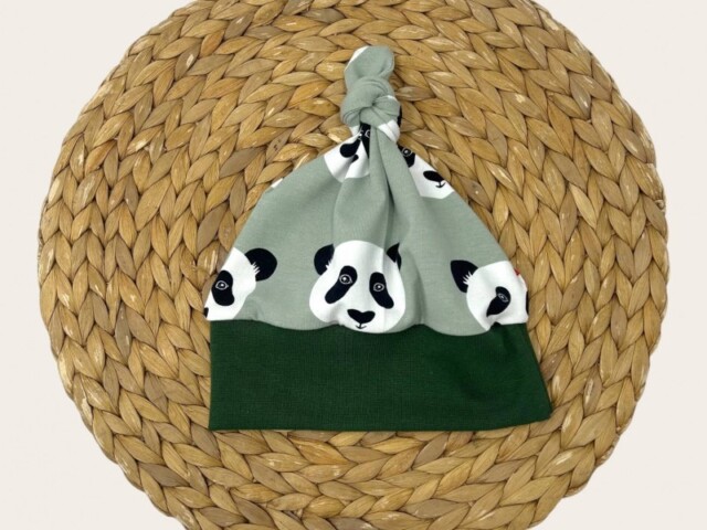 bonnet evolutif avec noeud solveig Les Mômes des Dômes - Bonnet évolutif avec noeud Björn