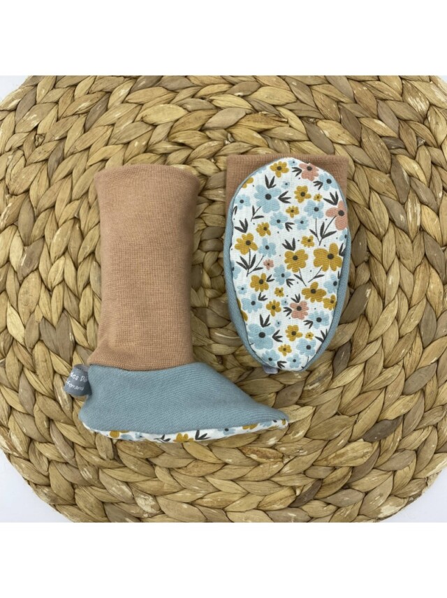 Chaussons de portage Capucine par la marque Les Mômes des Dômes Les Mômes des Dômes - Chaussons de portage Capucine
