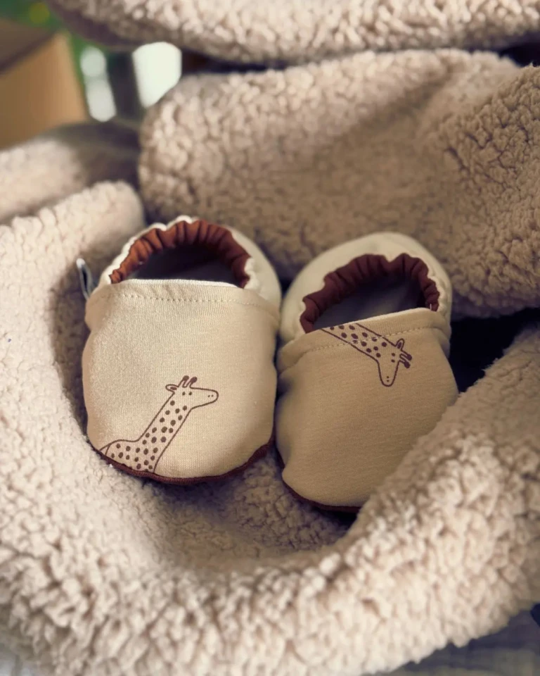 Petit Pote - Chaussons bébé souples – Coeurs / 18-20