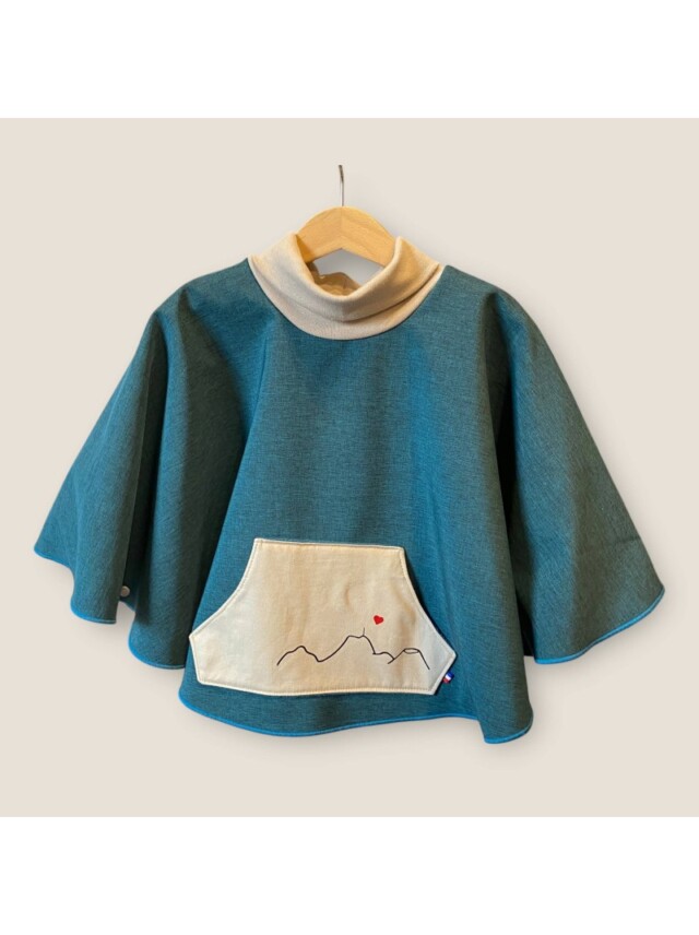 CHO poche Auvergne – Poncho par la marque Les Mômes des Dômes Les Mômes des Dômes - CHO poche Auvergne – Poncho