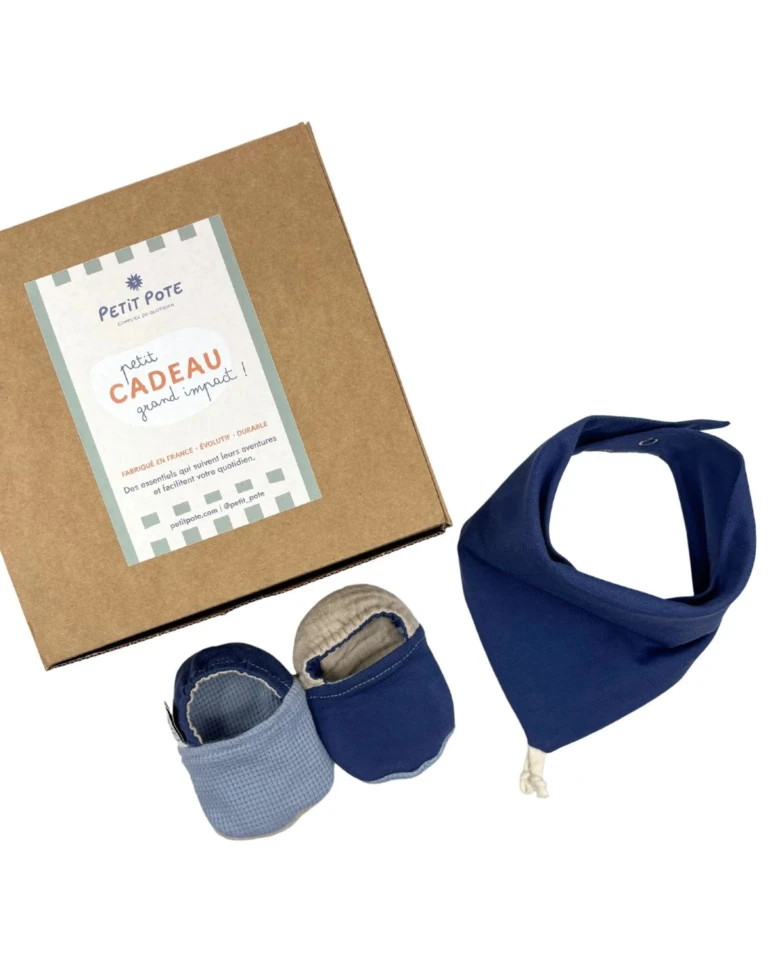 Petit Pote - Coffret naissance Chaussons + Bavoir – 18-20 / Chats