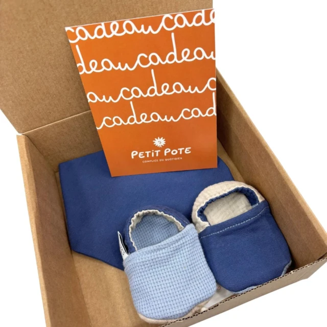 Petit Pote - Coffret naissance Chaussons + Bavoir – 18-20 / Bleu indigo