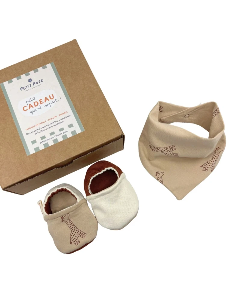 Petit Pote - Coffret naissance Chaussons + Bavoir
