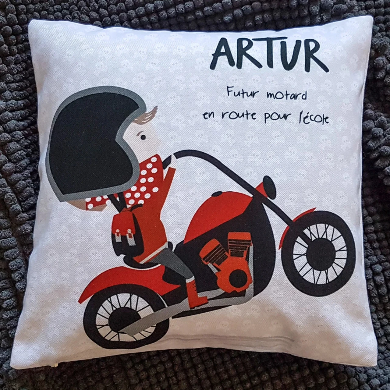 coussin futur motard en route pour l ecole 1 Atelier Baby’Sphère - Coussin du futur motard roulant vers l'école