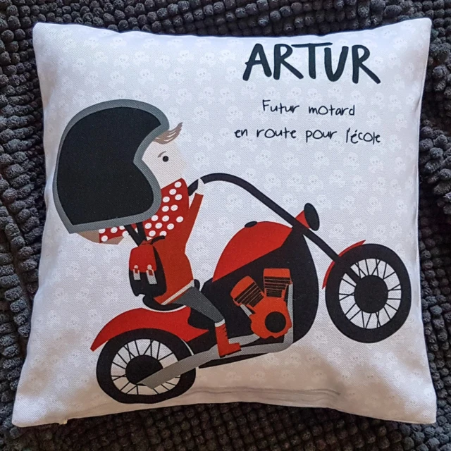 L’Atelier BABY’SPHERE - Coussin du futur motard roulant vers l’école