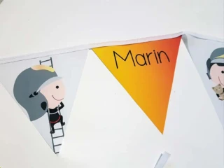 L’Atelier BABY’SPHERE - Guirlande prénom pompier en action – 6 fanions