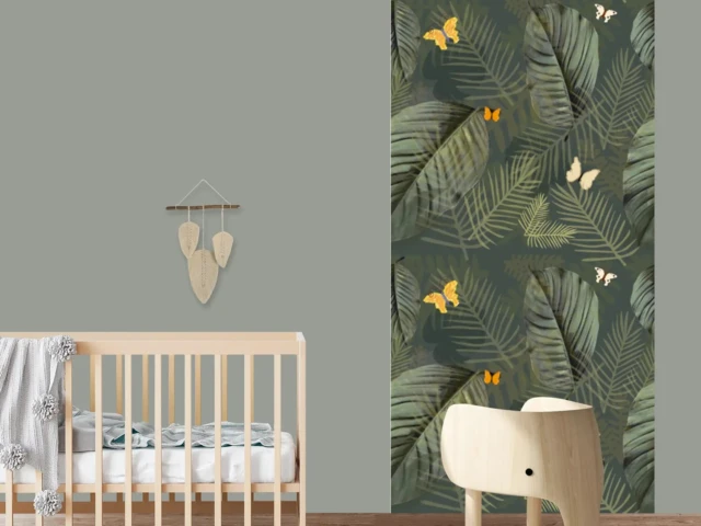 Atelier Baby’Sphère - Lé de papier peint jungle tropicale – Feuillages et papillons