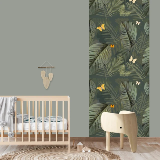 L’Atelier BABY’SPHERE - Lé de papier peint jungle tropicale – Feuillages et papillons