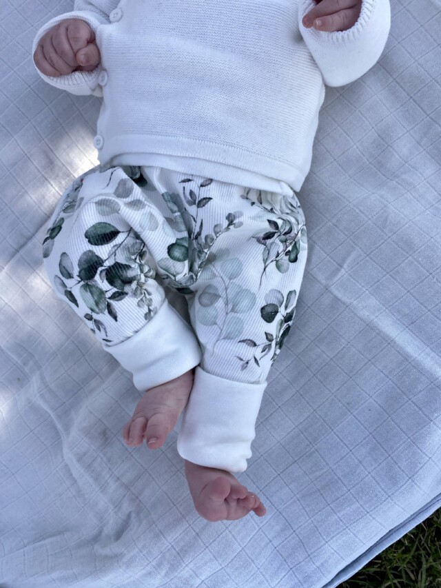 Les-momes-des-domes-sarouel-bebe-feuilles-eucalyptus
