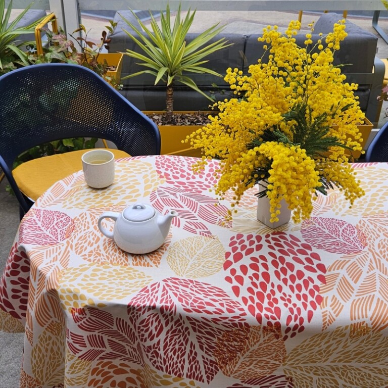 Fleur de Soleil - Nappe enduite ronde ou ovale Feuilles Jaunes
