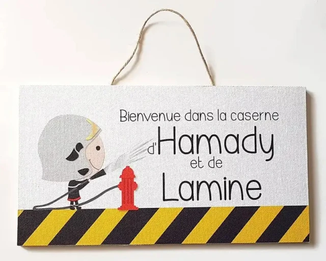L’Atelier BABY’SPHERE - Plaque de porte bienvenue dans ma caserne de pompier