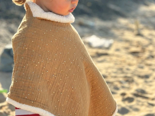 Petit Pote - Poncho bébé enfant pois dorés