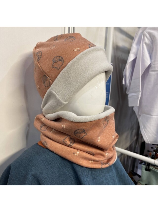 Snood et Beanie Ecureuil par la marque Les Mômes des Dômes Les Mômes des Dômes - Snood et Beanie Ecureuil
