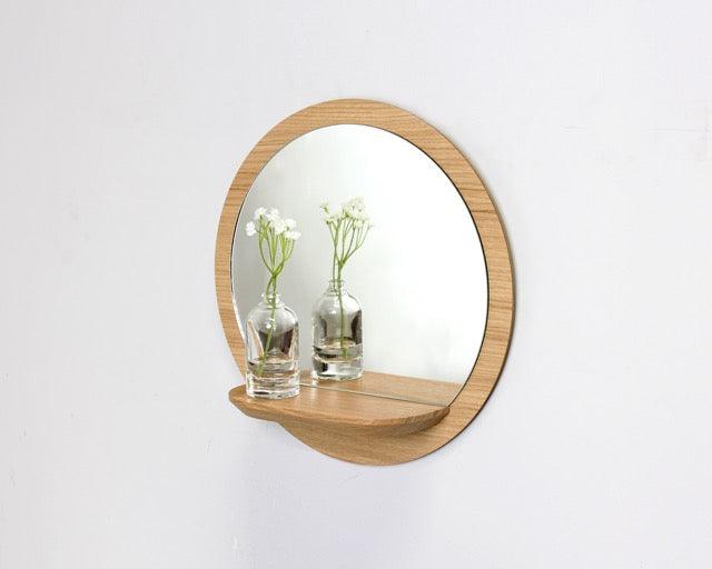 Sunrise – Miroirs en chêne avec étagère par la marque Reine Mère Reine Mère - Sunrise – Miroirs en chêne avec étagère