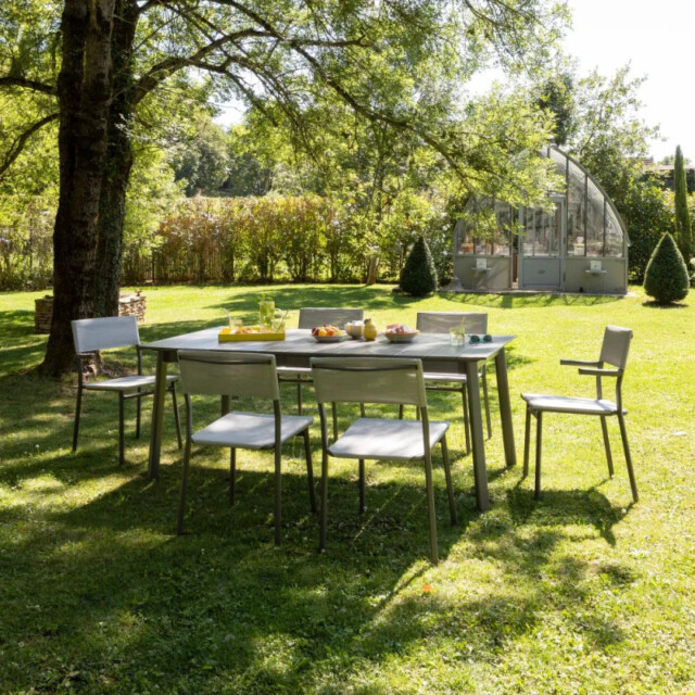 Table de repas extensible LAFUMA MOBILIER Oron ALU 6-8 personnes GRIS TITANE par la marque LAFUMA Mobilier LAFUMA Mobilier - Table de repas extensible LAFUMA MOBILIER Oron ALU 6-8 personnes GRIS TITANE