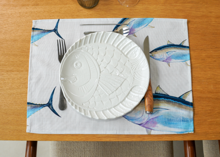 varek.illustrations - Set de table en coton enduit : Thon Rouge