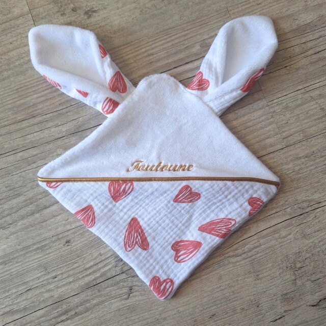 La Fabrique A DeDeuh - EDITION LIMITÉE: Doudou lapin COEUR personnalisé 20x20cm avec Prénom et/ou Date de naissance gaze de coton et minky – Sans nœud / Juste le prénom