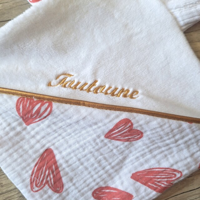 La Fabrique A DeDeuh - EDITION LIMITÉE: Doudou lapin COEUR personnalisé 20x20cm avec Prénom et/ou Date de naissance gaze de coton et minky – Sans nœud / Juste le prénom
