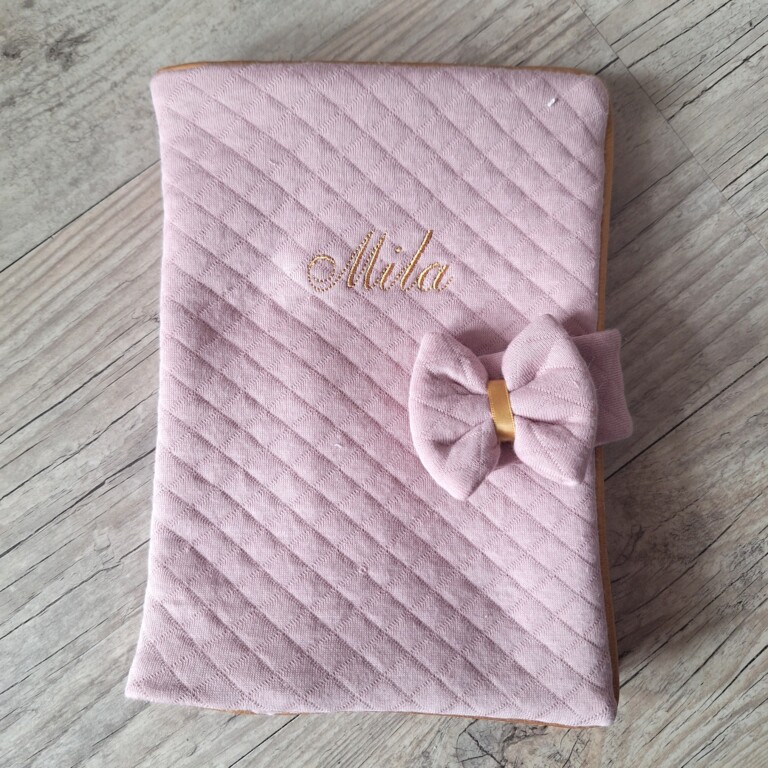 La Fabrique A DeDeuh - COFFRET QUEEN Coffret bébé Personnalisé – 2 Ensembles + Couverture & 2 Doudous + protège carnet – Quantité Limitée