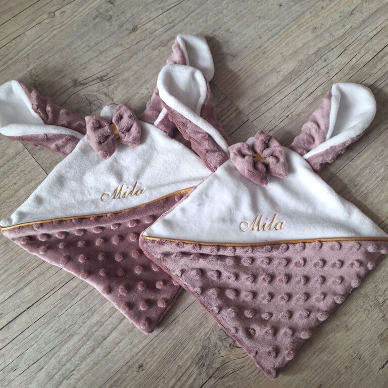 La Fabrique A DeDeuh - COFFRET QUEEN Coffret bébé Personnalisé – 2 Ensembles + Couverture & 2 Doudous + protège carnet – Quantité Limitée