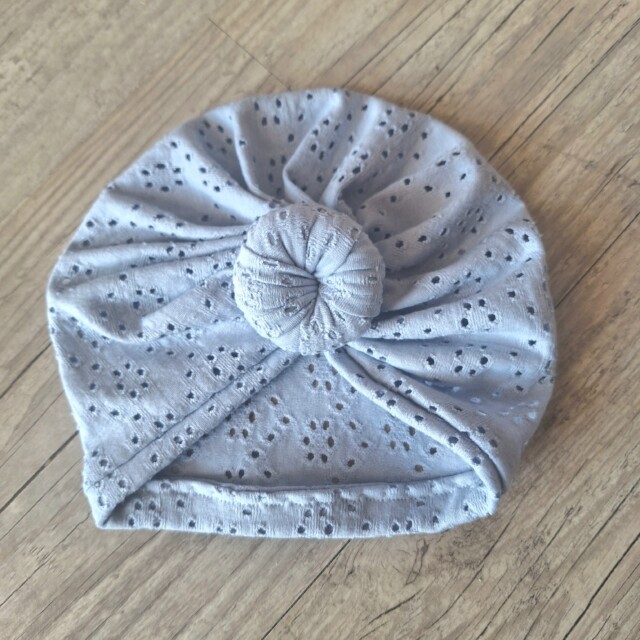 La Fabrique A DeDeuh - Turban Bonnet – Jersey Ajouré Broderie Anglaise – Finition au Choix – Oeko-Tex – adulte