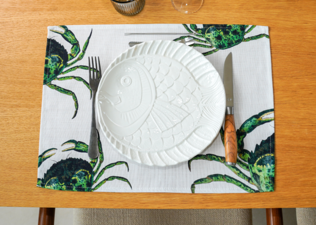 Set de table en coton enduit : Crabe Vert par la marque Varek Illustrations Varek Illustrations - Set de table en coton enduit : Crabe Vert
