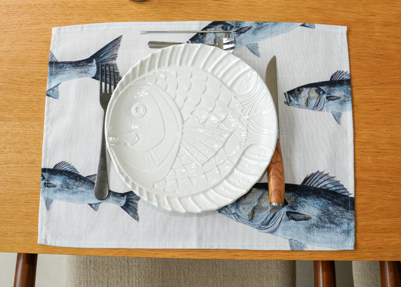 24 90752787 78f2 44a7 aac5 efa168c66a81 varek.illustrations - Set de table en coton enduit : Le Bar