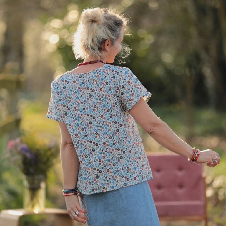 Meta SS25 - Blouse Nila - Double gaze de coton fleurettes bleues – XL