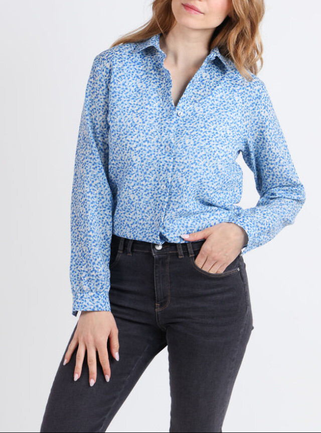 Chemisier femme manches longues en laine bleu par la marque MAISON SOLFIN MAISON SOLFIN - Chemisier femme manches longues en laine bleu