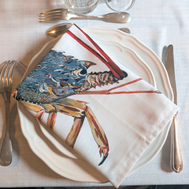 Serviette de table en coton : Langouste par la marque Varek Illustrations Varek Illustrations - Serviette de table en coton : Langouste