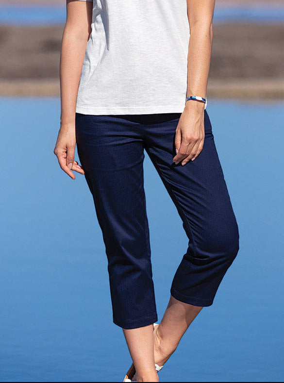 Pantacourt chino femme en coton bleu marine par la marque MAISON SOLFIN MAISON SOLFIN - Pantacourt chino femme en coton bleu marine