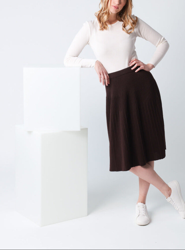 Jupe plissée midi en laine marron chocolat par la marque MAISON SOLFIN MAISON SOLFIN - Jupe plissée midi en laine marron chocolat