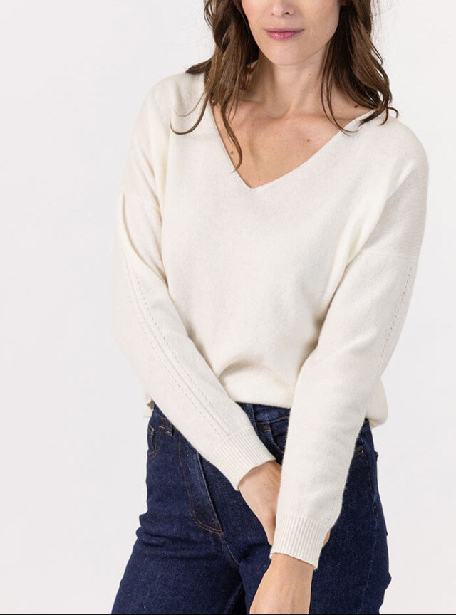 Pull femme col V laine et cachemire blanc par la marque MAISON SOLFIN MAISON SOLFIN - Pull femme col V laine et cachemire blanc