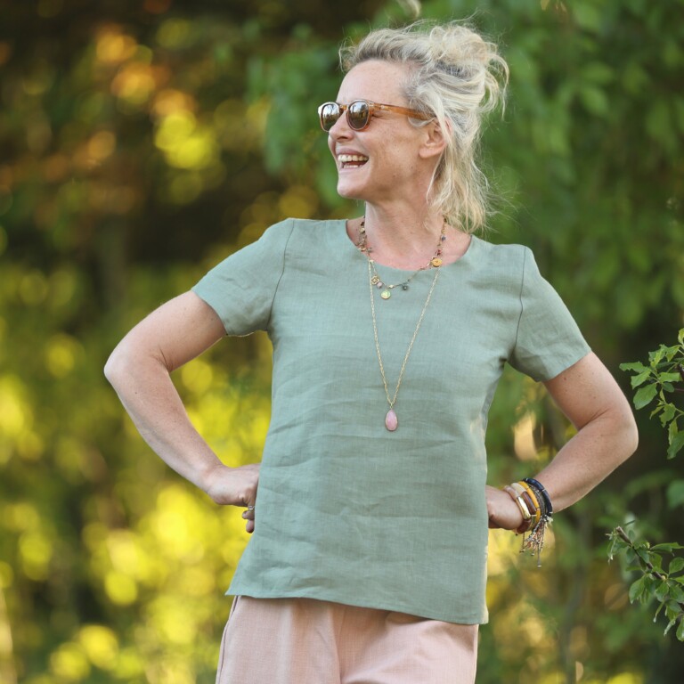 7Z9A2754 Quintessence - Blouse Emeline en lin vert cactus – 3XL