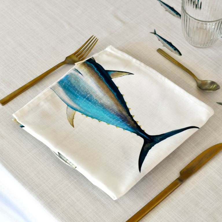 82 c938465e 12c9 461d 8db2 705bd4a6f94d varek.illustrations - Serviette de table en coton : Thon Rouge
