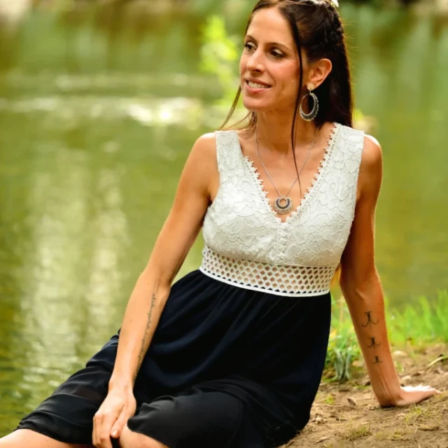valdyria.com - Collier à Pendentif Artemesia Lunaris