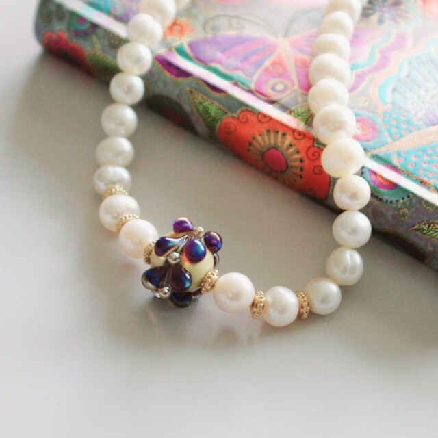 NEIJE - Collier Odessa Perles de Culture et Perle en verre d’Ukraine – 42 cm + extension de 5 cm