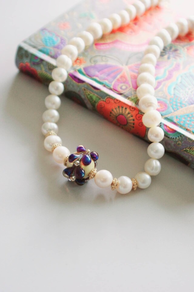 NEIJE - Collier Odessa Perles de Culture et Perle en verre d’Ukraine – 42 cm + extension de 5 cm