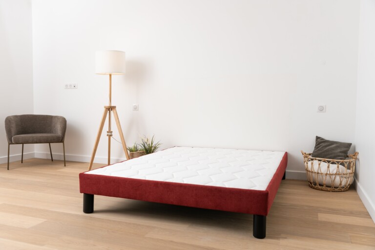 Naturlatt - Sommier tapissier Déco - fabrication artisanale française – 2x100x200cm - King Size + / Rouge rubis / Chêne