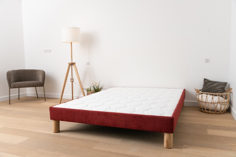 Naturlatt - Sommier tapissier Déco - fabrication artisanale française – 2x100x200cm - King Size + / Rouge rubis / Noir