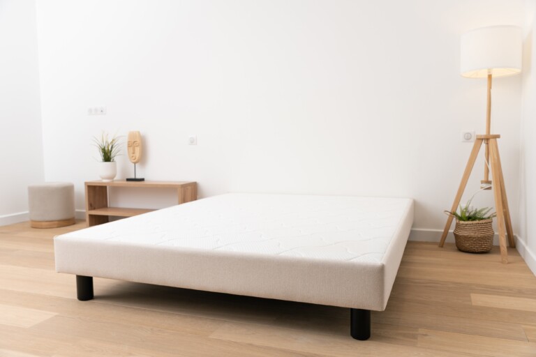 Naturlatt - Sommier tapissier Confort - fabrication artisanale française – 2x100x200cm - King Size / bleu pastel / Noir