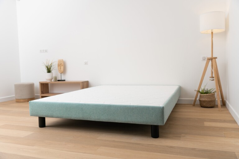 Naturlatt - Sommier tapissier Confort - fabrication artisanale française – 2x100x200cm - King Size / bleu pastel / Chêne