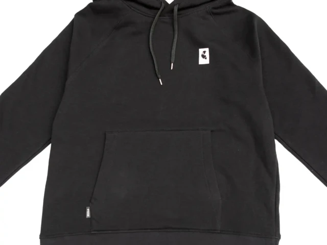 Ecclo hoodie sweat capuche homme noir Made In France et coton bio recycle upcycle 02 applat 1080x1350 5133163b 621e 4be1 a256 90cf24aa894f ECCLO - Hoodie noir – M