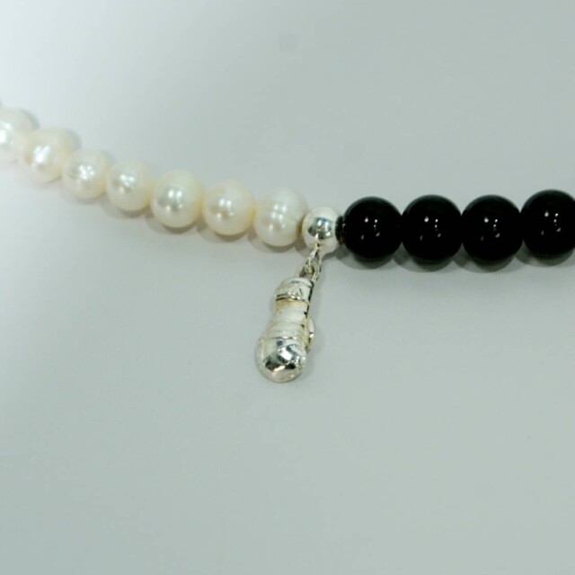 NEIJE - Collier Fight Perles d'eau douce et Onyx – 50 cm + extension de 5 cm