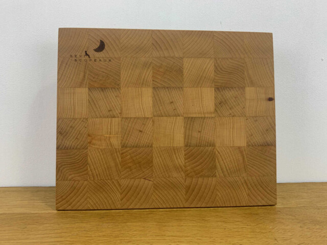 Planche à découper en bois de bout 26,5×21,6cm par la marque Sève et Copeaux Sève et Copeaux - Planche à découper en bois de bout 26,5×21,6cm