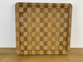 Planche à découper en bois de bout 42.5×39.5×3.4cm (avec rigole) par la marque Sève et Copeaux Sève et Copeaux - Planche à découper en bois de bout 42.5×39.5×3.4cm (avec rigole)