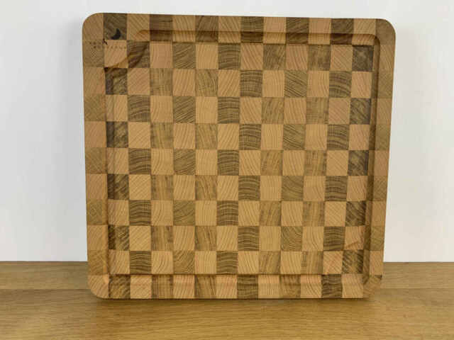Planche à découper en bois de bout 42.5×39.5cm (avec rigole à jus) par la marque Sève et Copeaux Sève et Copeaux - Planche à découper en bois de bout 42.5×39.5cm (avec rigole à jus)