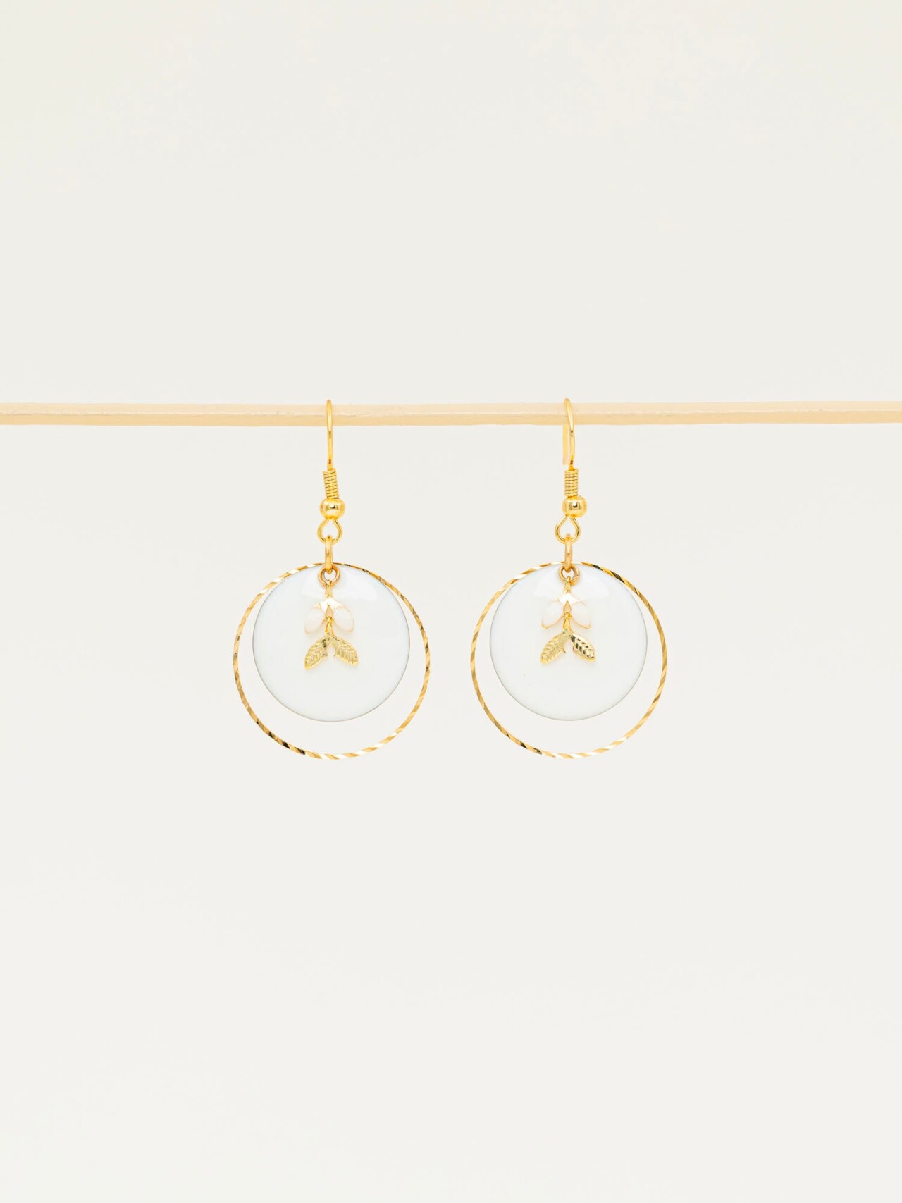 LILIBELLULE boucles doreilles fond creme 137 Tasmanie 7489bdee 1cb7 4dfc 8552 1b5d49983c5a Lilibellule - TASMANIE – Bleu / Or