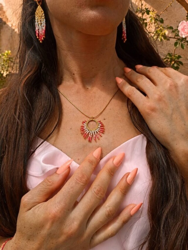 valdyria.com - Collier à Pendentif Mira Aurora